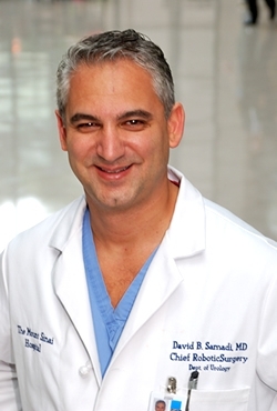 בית החולים לנוקס היל מקבל בברכה את מנתח ניתוחי הערמונית הרובוטיים הבכיר