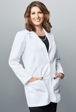 Kay Mary נותנת חסות וחושפת מחקרים חדשניים בכנסים מדעיים על טיפוח העור