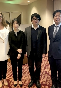 Mary Kay ממשיכה במחויבות שלה לקדם את המחקר במדעי העור באגודה היפנית לדרמטולוגיה חוקרת