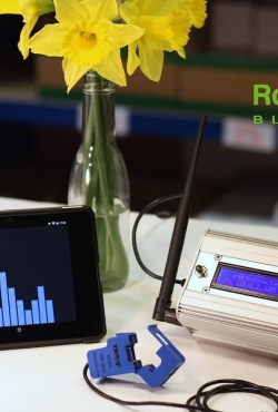 חדשנות באנרגיה: חברה בריטית מתמרצת בעלי מערכות גג סולאריות עם תגמול גבוה יותר על האנרגיה שיפיקו