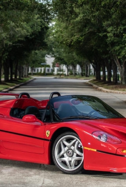 מכוניות-על איטלקיות שיוצרו לאחר מלחמה העולם השנייה מצטרפות להיצע המדהים של מכוניות GT אירופאיות כתוספות אחרונות למערך של 90 המכוניות שיעמדו למכירה הפו