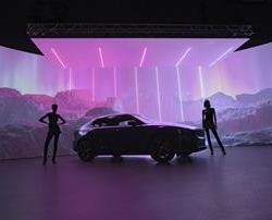 Pier59 Studios מציגים בהופעת בכורה הפקה וירטואלית מגה-קיר מבוסס LED במסיבת הפתיחה של NYFW