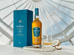 מזקקת Glen Grant חושפת וויסקי סינגל מאלט סקוטי חדש בן 21 החוגג פיצוץ טרופי של טעם