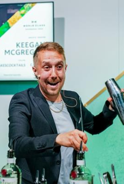 תחרות הקוקטיילים הגדולה בעולם מכתירה את קיגן מקגרגור לברמן השנה העולמי ב- World Class