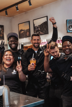 נקודת משחק: JOE & THE JUICE מקבלים את פני נובאק ג'וקוביץ' למשפחה