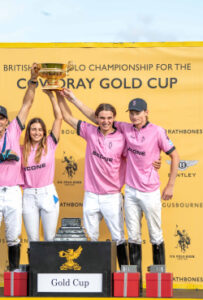 U.S. Polo Assn.  חוגג שנה חמישית כשותף הלבשה רשמי לאליפות הפולו הפתוחה הבריטית לשנת 2025 עבור גביע הזהב של קאודריי