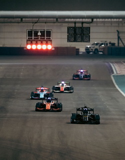 הושלמו ההכנות למרוץ האוטונומי הגדול בעולם עם הגעתA2RL  למלוא קיבולת הקהל במסלול יאס מרינה