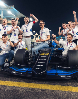 לראשונה בעולם: עולם המרוצים האוטונומיים קפץ צעד ענק קדימה באבו דאבי: עונה 2 של A2RL הציגה מהירות שיא