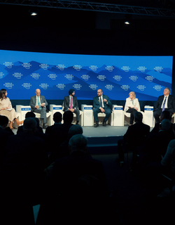 WEF26: ערב הסעודית הופכת ל"כלכלה מקשרת" ככל שהסחר העולמי מתפתח