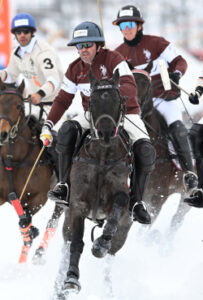 U.S. Polo Assn חוגגת הופעת בכורה היסטורית כשותפה רשמית של חולצות משחק וביגוד בגביע העולם ה-41 בפולו שלג בסנט מוריץ