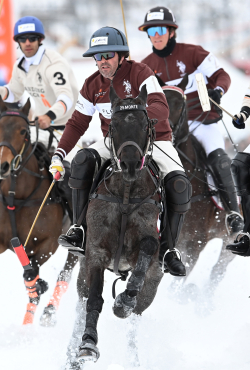 U.S. Polo Assn חוגגת הופעת בכורה היסטורית כשותפה רשמית של חולצות משחק וביגוד בגביע העולם ה-41 בפולו שלג בסנט מוריץ