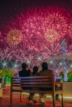 זיקוקי הדינור של ליואנג צבעו את שמי הלילה של אבו דאבי